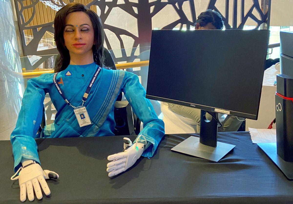 India to launch robotic astronaut in December test flight